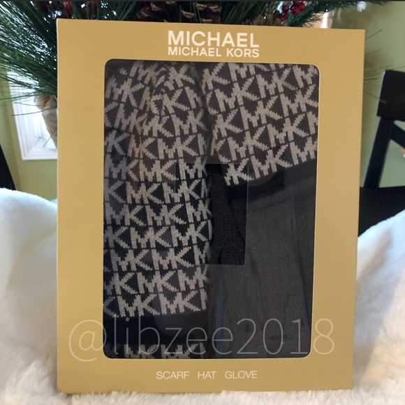 MICHAEL Kors Set •Scarf Hat Gloves •Brand New - Picture 3 of 7
